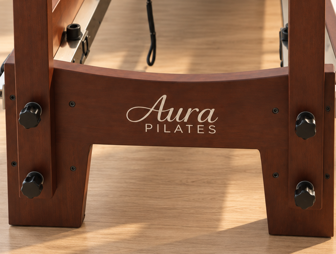 Detailansicht eines Aura Pilates Reformers aus Holz